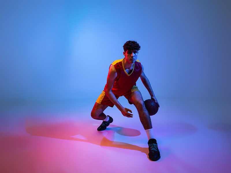 帕金斯：根據(jù)我的消息源，哈登和米切爾正在積極招募詹姆斯回騎士